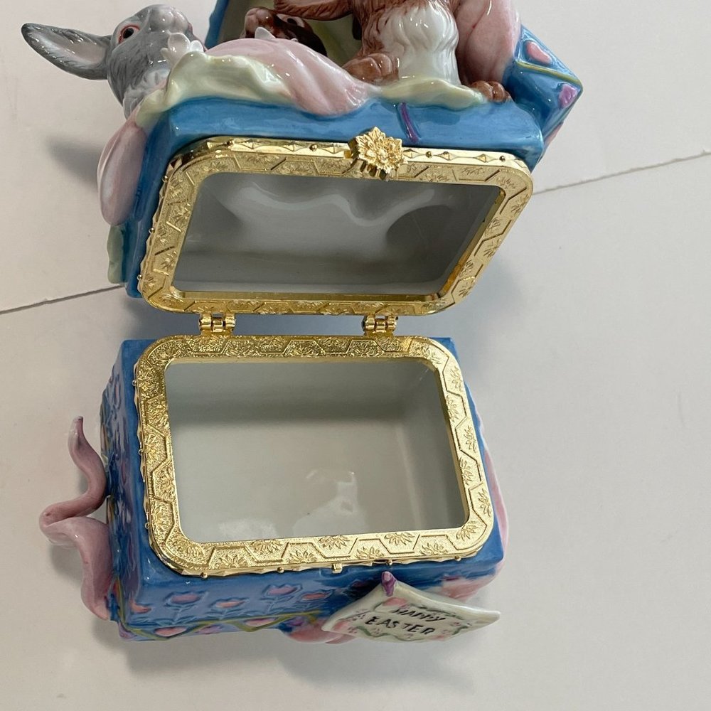 CWC Porcelain Box Easter Bunnies & Eggs Hinged Keepsake Hand Painted Home Decor - Picture 13 of 16